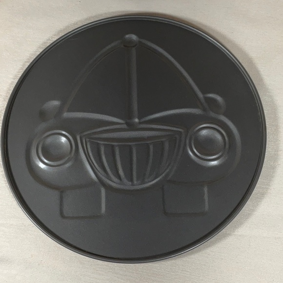 10 1/2” Spring Form Cake Pan with 5 interchangeable bottom designs - Picture 7 of 10